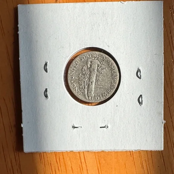 1944 US Mercury Dime 90% Silver - Picture 2 of 3